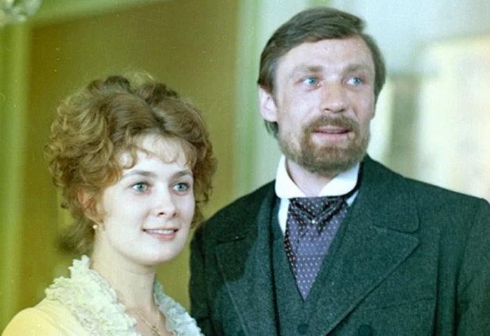 Лидия (Людмила Нильская) и Васильков (Александр Михайлов), кадр из фильма "Бешеные деньги" (1981)