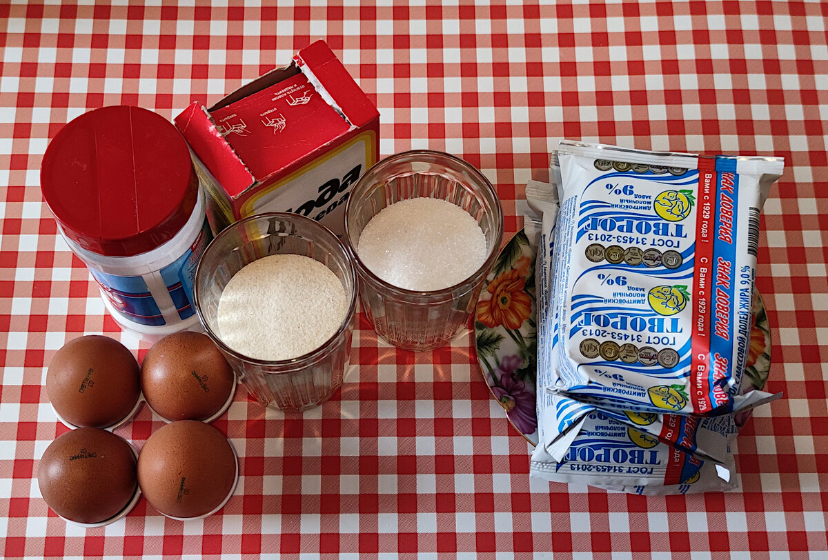 творог, сахар, манка, яйца, соль и сода