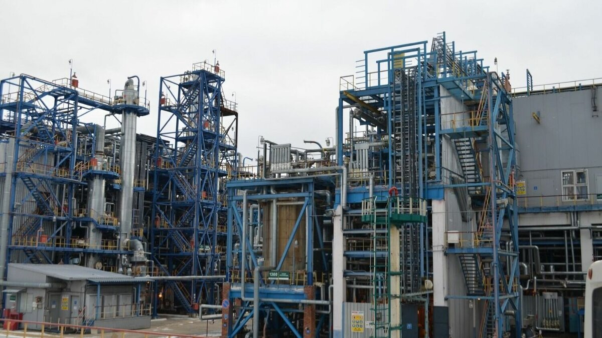     36 тысяч тонн железобетонного боя, полученного после демонтажа, были переработаны во вторичный щебень. Переработанный материал использовали для благоустройства территорий. Об этом гендиректор предприятия Айрат Сафин сообщил «Татар-информ».