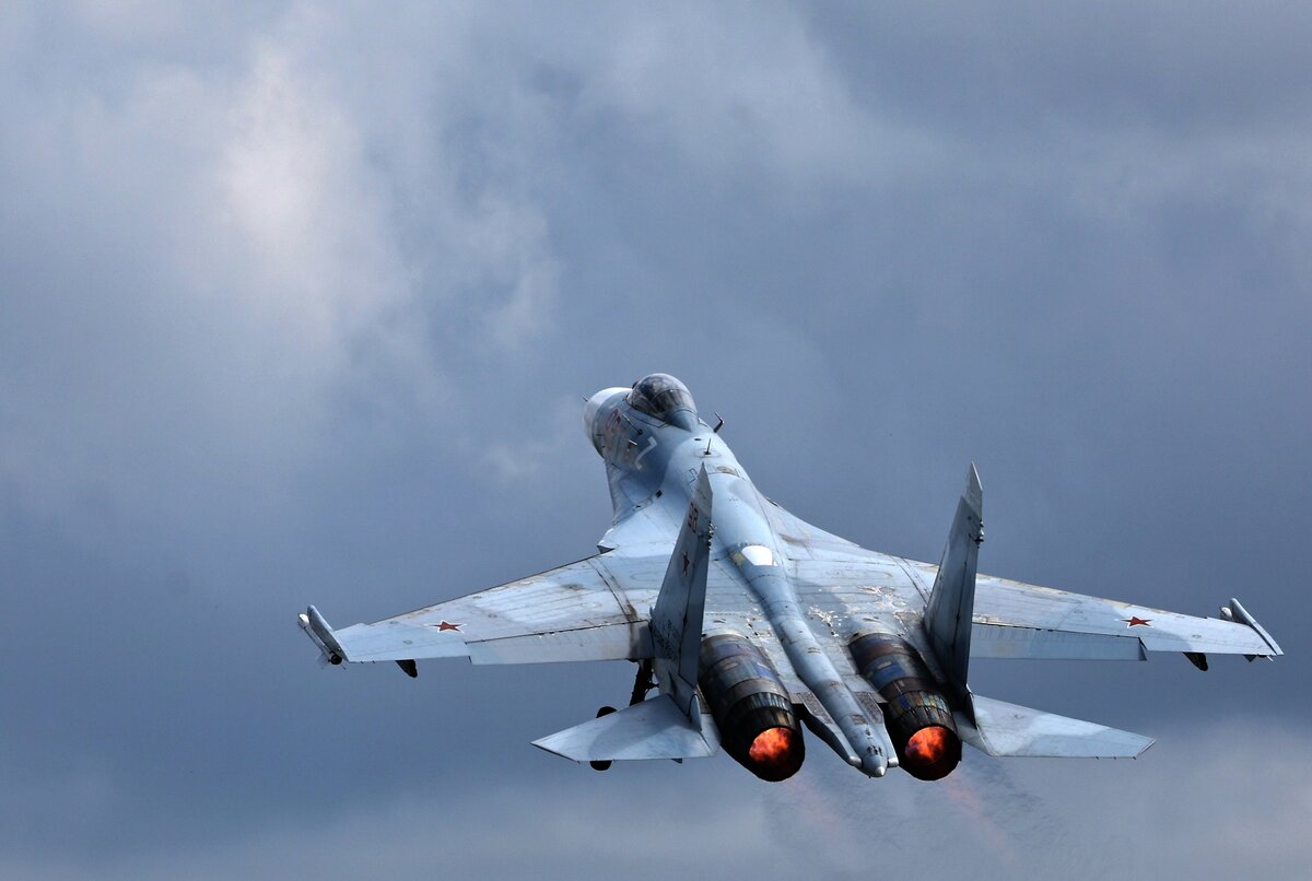     Многоцелевой истребитель Су-27 морской авиации Военно-морского флота РФ / РИА Новости / Виталий Невар