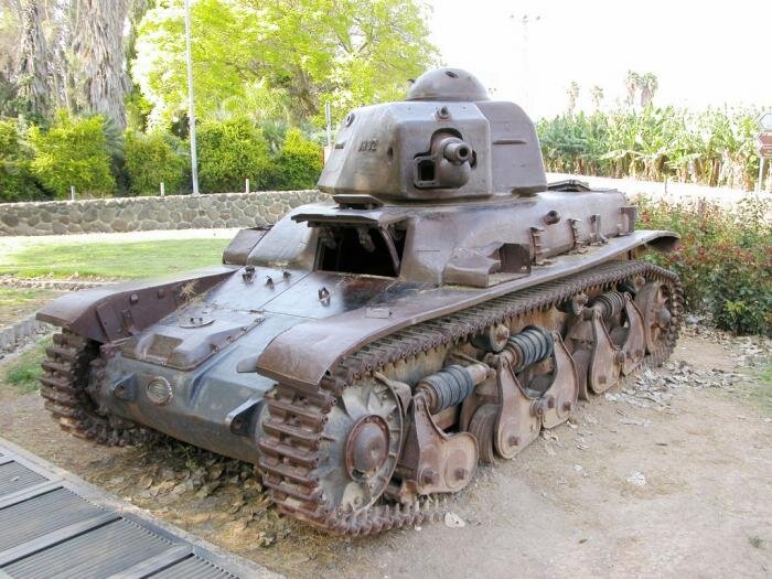 Сирийский танк "Renault" R35, подбитый 20 мая 1948 года возле кибуца Дегания-Алеф, он до сих пор стоит на том же месте, где его и подбили из противотанкового гранатомета "PIAT".