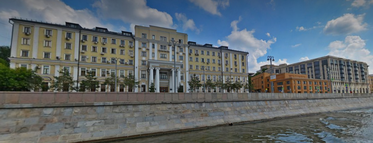 Слева дом №17, построенный в 1887 году. Справа - здание № 21. Его возвели около 5 лет назад, 2022. Яндекс.Панорамы.