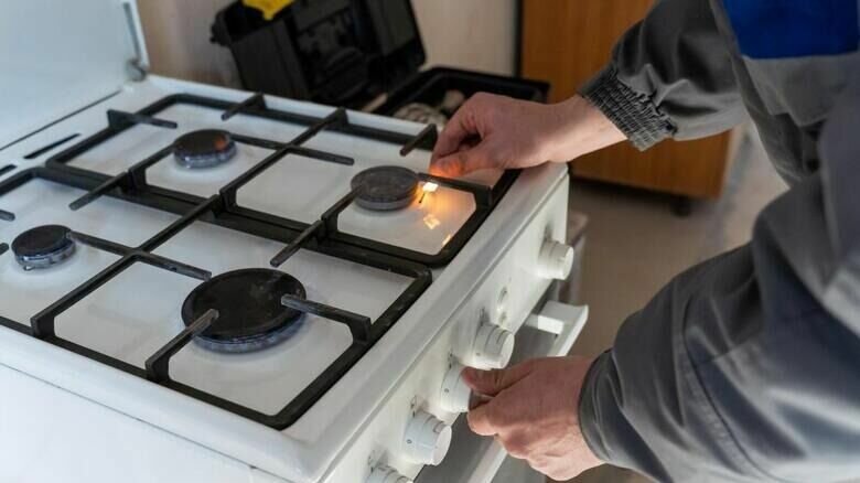     Российская транснациональная энергетическая компания «Газпром» сегодня переживает не самые лучшие времена. Из-за санкций прибыль корпорации в 2022 году упала в 3,5 раза — до 747 миллиарда долларов.