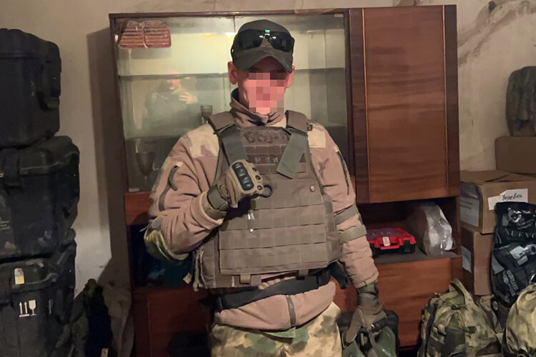    По прибытии расположение Малого окончательно вписали в ряды «Алга», после чего дали автомат и койко-место