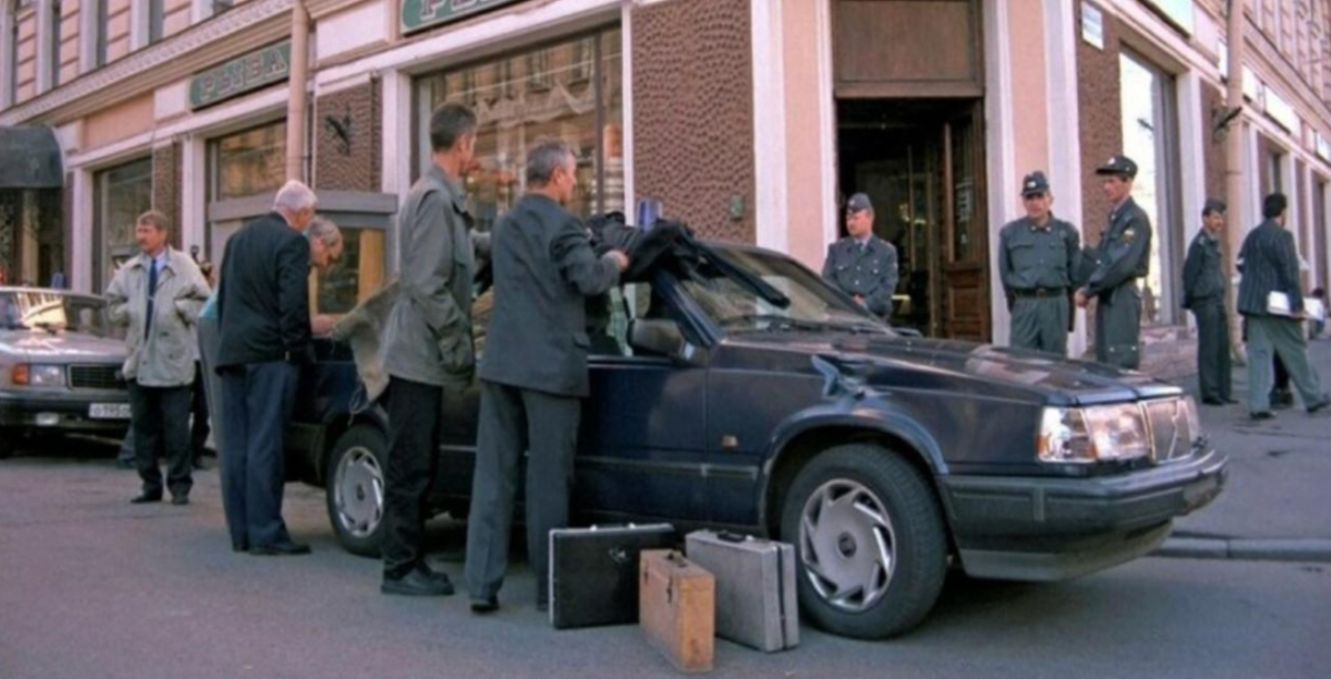 Расстрелянный автомобиль, в котором ехал Маневич. Фото gai-news.ru