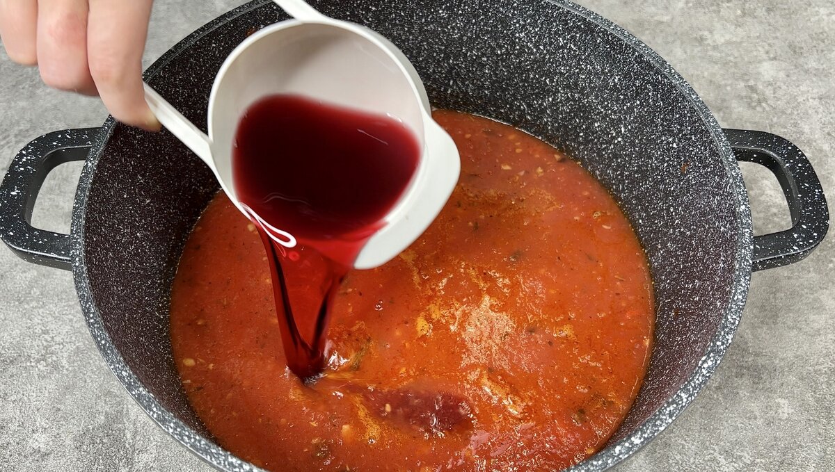 Такой соус я готовлю круглый год: простой, очень вкусный и подходит ко всему (знаменитый соус "Маринара")