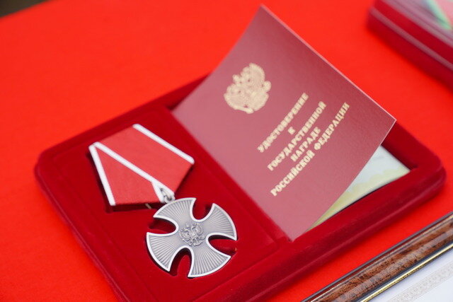    Офицеры 98-й ВДД награждены Орденом Мужества и медалью Суворова