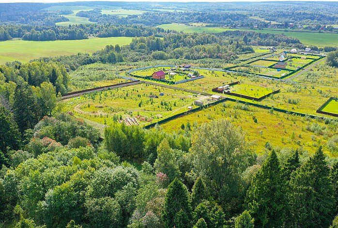 В поселке «Антоновские усадьбы» 50-процентная скидка на три больших участка.