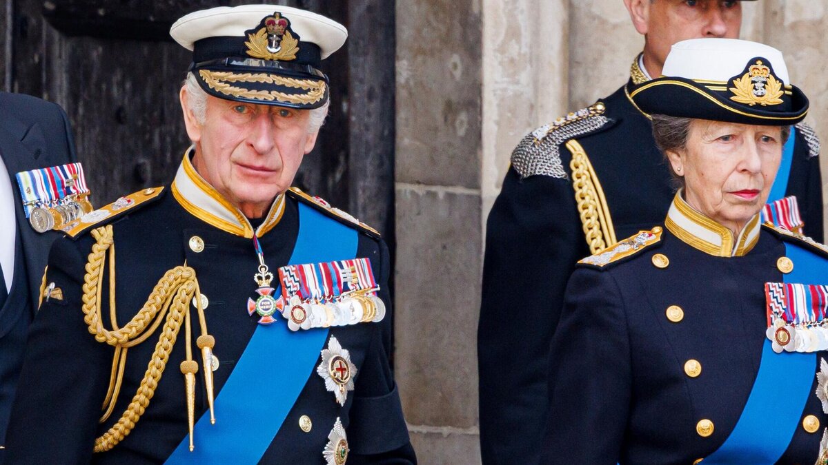    Карл III и принцесса Анна© Globallookpress State Funeral of Queen Elizabeth II