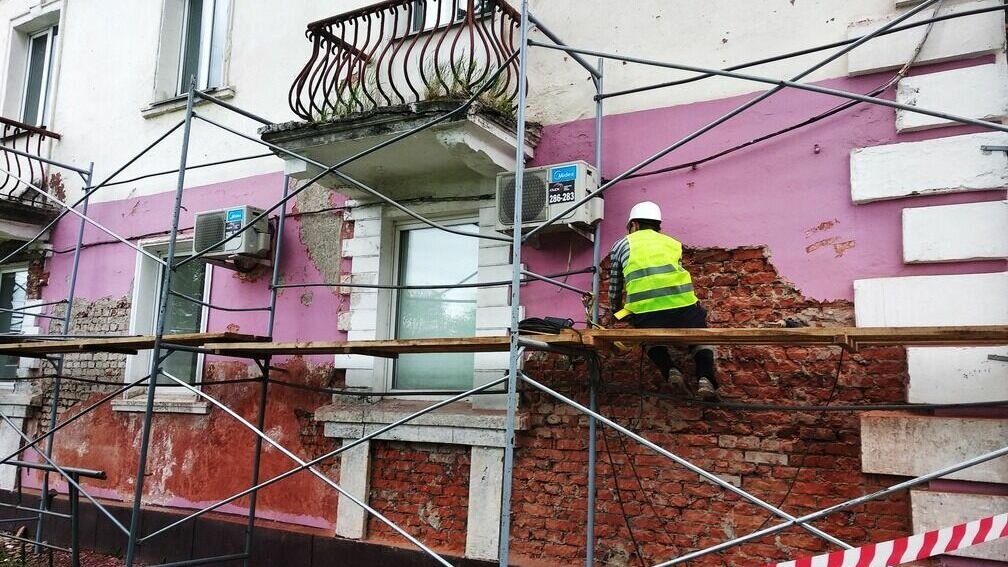     Нижегородская Госжилинспекция будет сотрудничать с компанией из Санкт-Петербурга. Ее специалисты оценят состояние многоэтажек. Об этом сообщается в документах на сайте госзакупок.