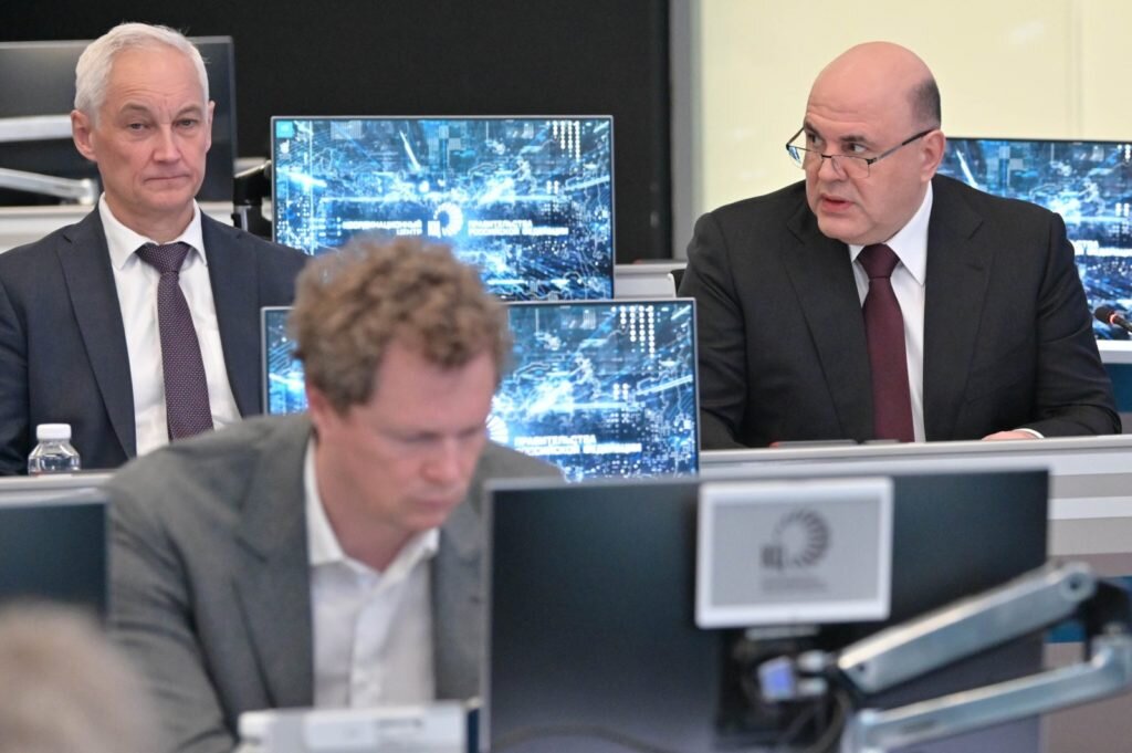    Председатель правительства РФ Михаил Мишустин в Координационном центре правительства РФ проводит стратегическую сессию «Развитие промышленности». Александр Астафьев / РИА Новости