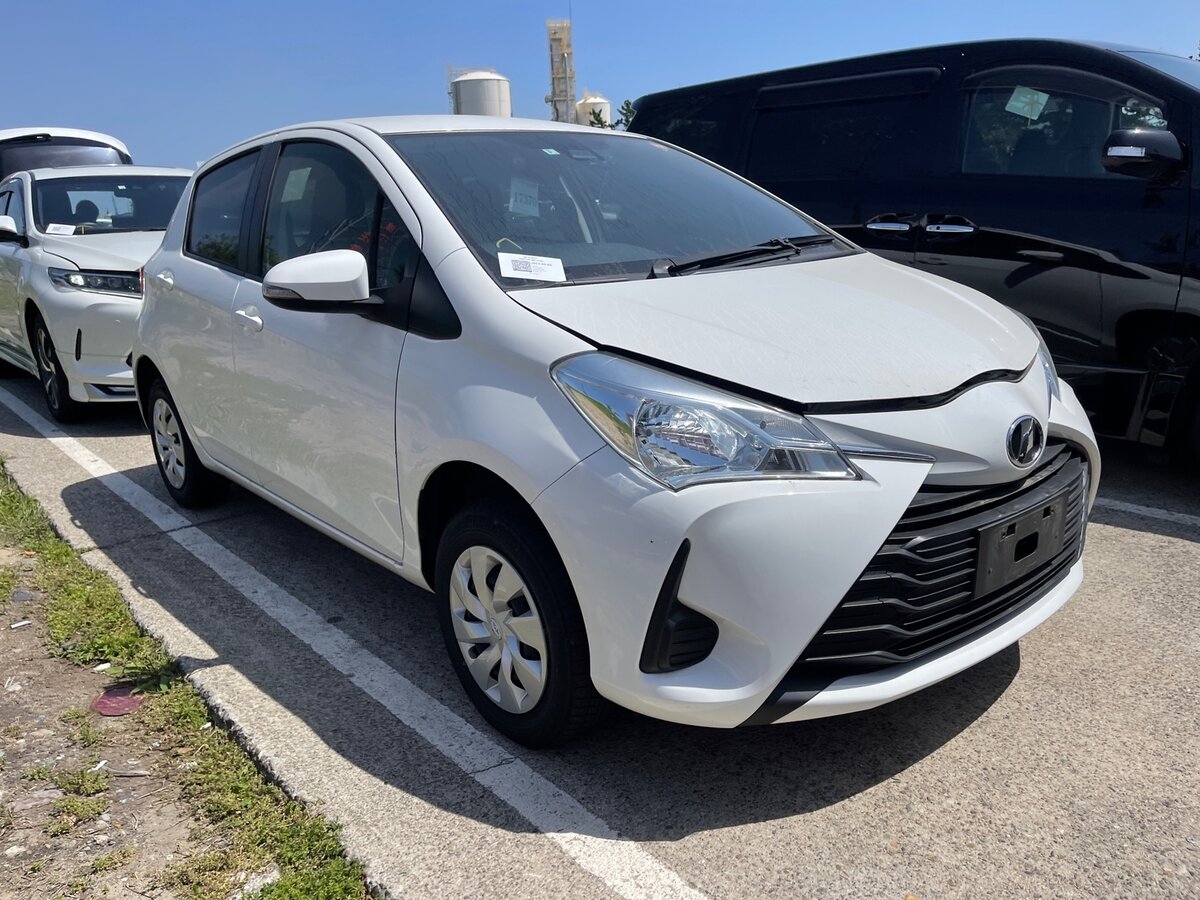 Купили заказчику Toyota Vitz 2020: 4WD, оценка 4,5 балла и пробег 48 000  км. | Авто из Японии | Дзен