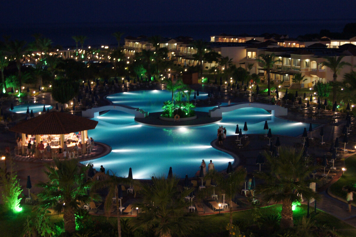 Моё. Вроде тот бассейн, но это не точно.) 