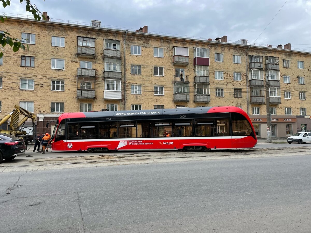 По информации ИЖГЭТ, в 16:08 13 мая на улице Ленина произошёл сход с рельсов трамвайного вагона. Сошли обе тележки вправо. В результате схода пострадавших нет. По данному факту на предприятии будет проведено служебное расследование.