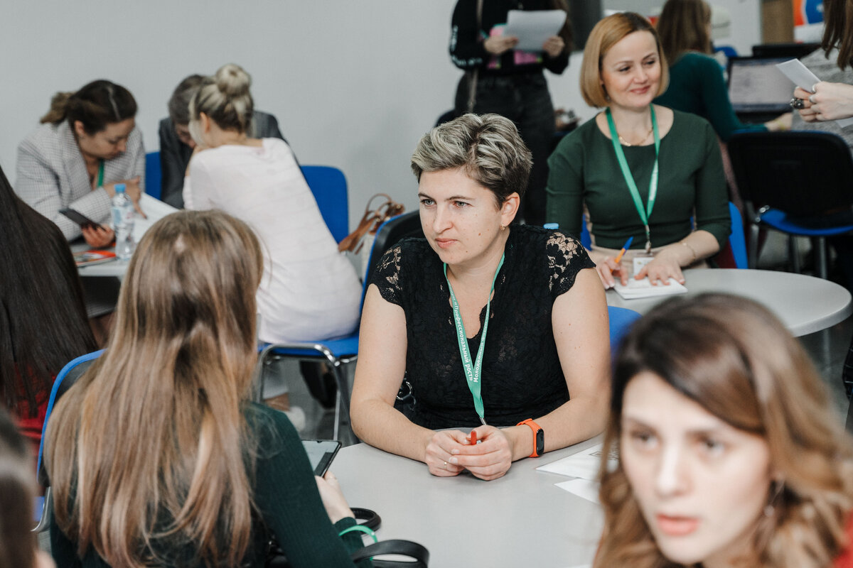 Рекрутинг и консультирование - это много общения с людьми.