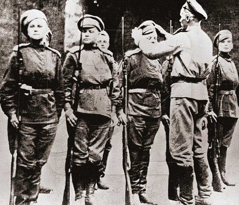 Фотографии из альбома «Женский батальон смерти». Мемориальный музей.