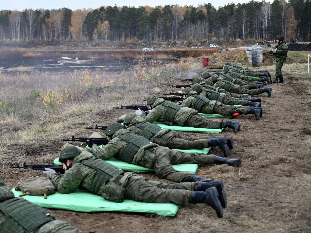 Мобилизованных отправляют на штурм. Полигон в армии. Подготовка полигонов. Военная подготовка. Солдаты на полигоне.