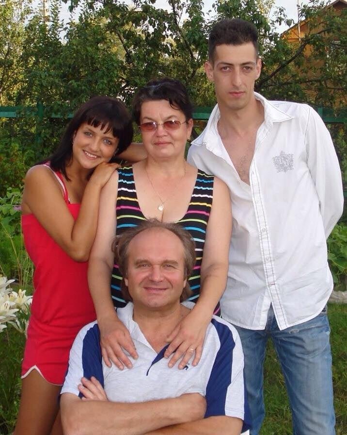 Валера в кругу семью.