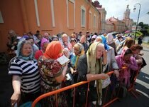 Очередь к святым мощам Николая Чудотворца в Санкт-Петербурге. Фото с meduza.io