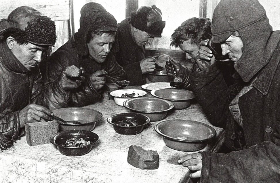 Обед в советской столовой фото