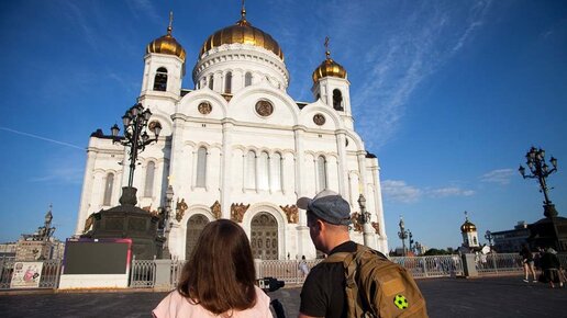 Чудотворную Феодоровскую икону Божией Матери привезли в храм Христа Спасителя. По святым местам Москвы