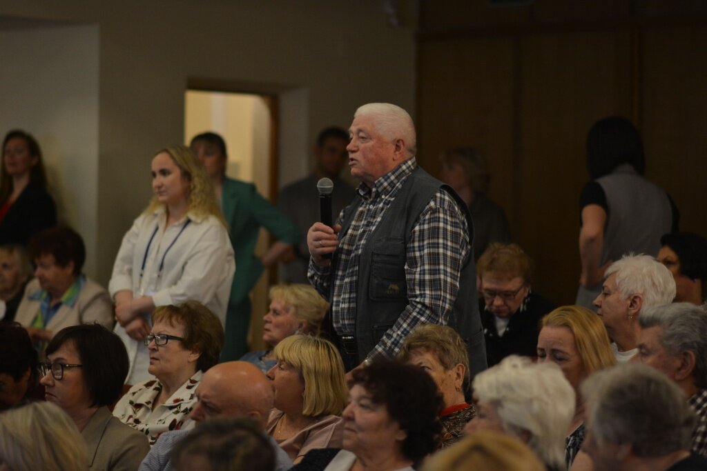 В Твери глава города Огоньков отчитался перед общественностью о работе администрации