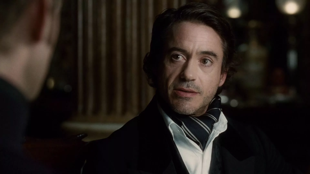 Роберт Дауни Младший в роли Шерлока Холмса кадр из фильма "Шерлок Холмс" 2009