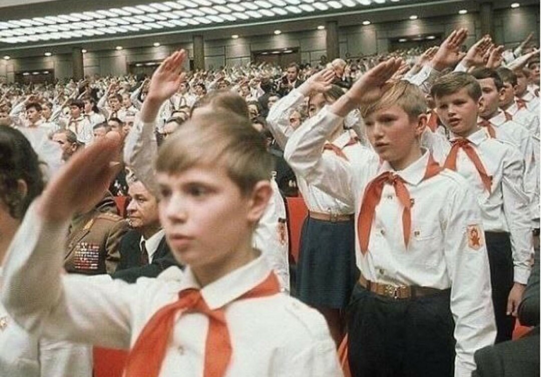 Пионеры, фсе фото в статье из интернета