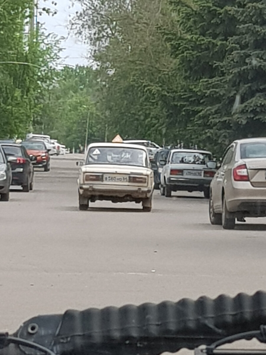 Увидела машину, на которой еще брат учился