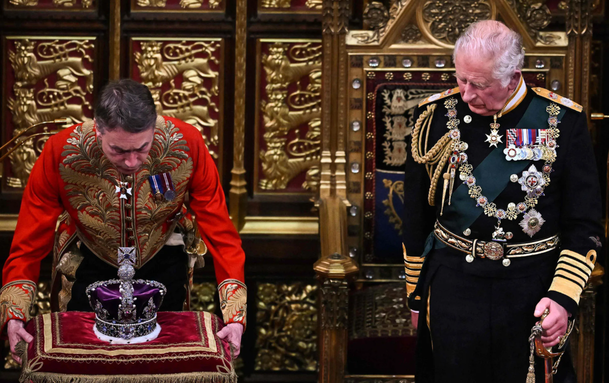 Глава государства является король. Коронация принца Чарльза. Церемония коронации принца Чарльза.