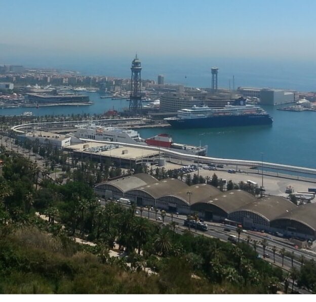 Вид на порт с горы Монжуик, фото автора 