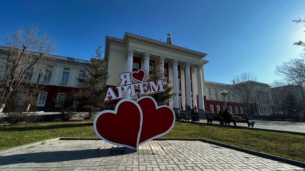     Традиционными становятся встречи главы Артёмовского городского округа Вячеслава Квона с жителями разных микрорайонов. На этот раз состоялся выезд в Угловое.