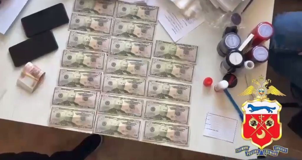    Директора и главбуха строительной фирмы в Оренбургской области подозревают в сбыте фальшивых денег