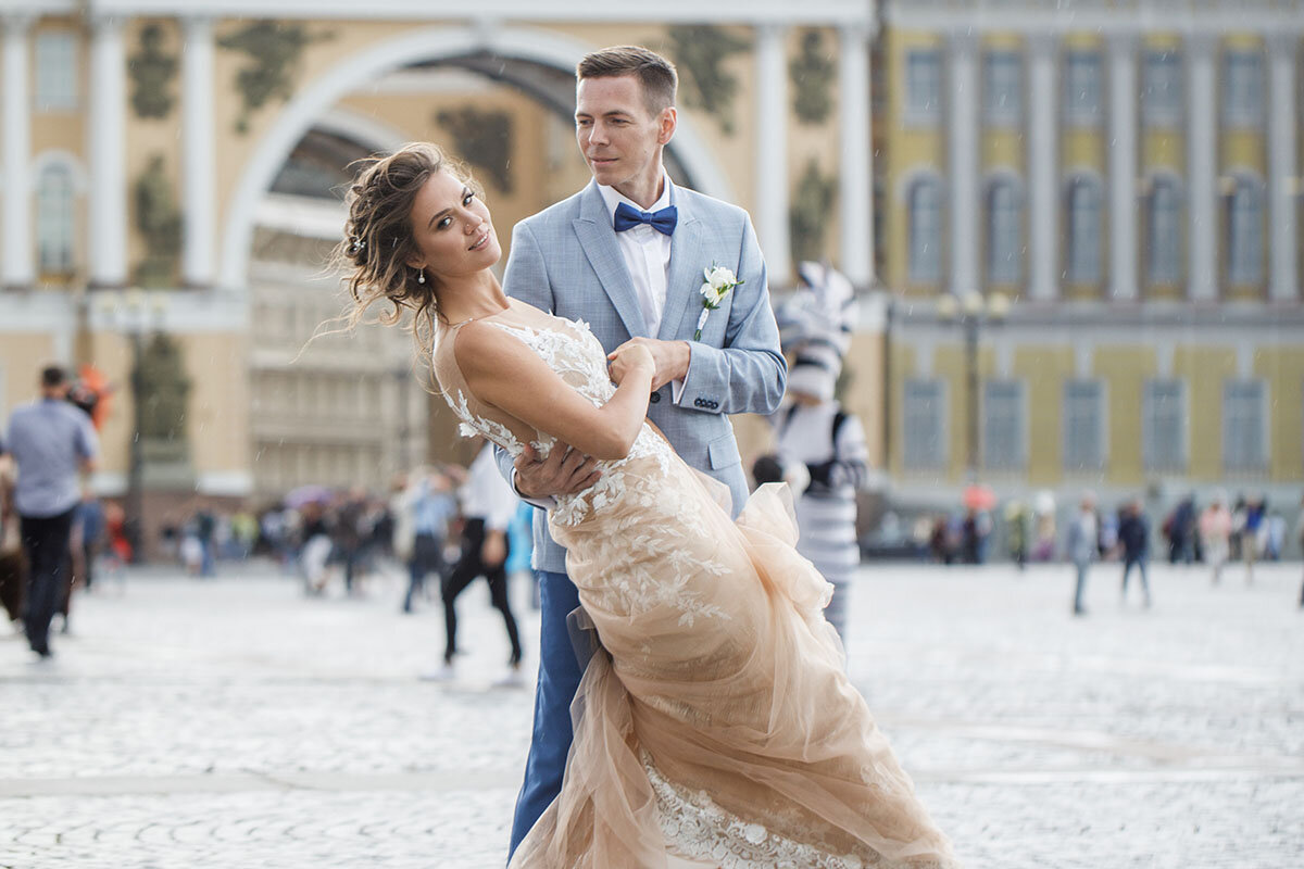    Свадебному торжеству предшествует подача заявления в загс