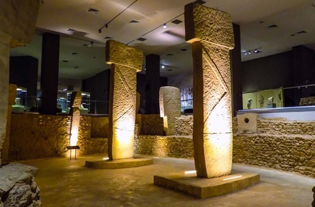 Пиляр Гебекли-Тепе в музее Шанлыурфы. (Cobija / CC BY-SA 4.0)