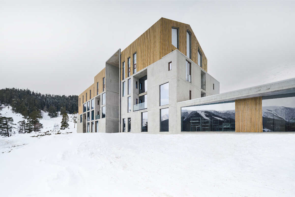 Действующие отель гостиничный комплекс «MOON²» (архитекторы: студия Chado)