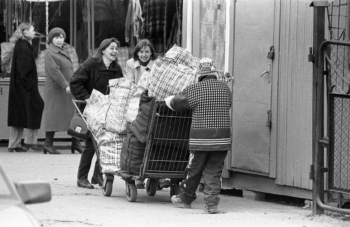 Покупатели-колупатели. Брестский рынок в лихие 90-е... | МакарБрест | Дзен