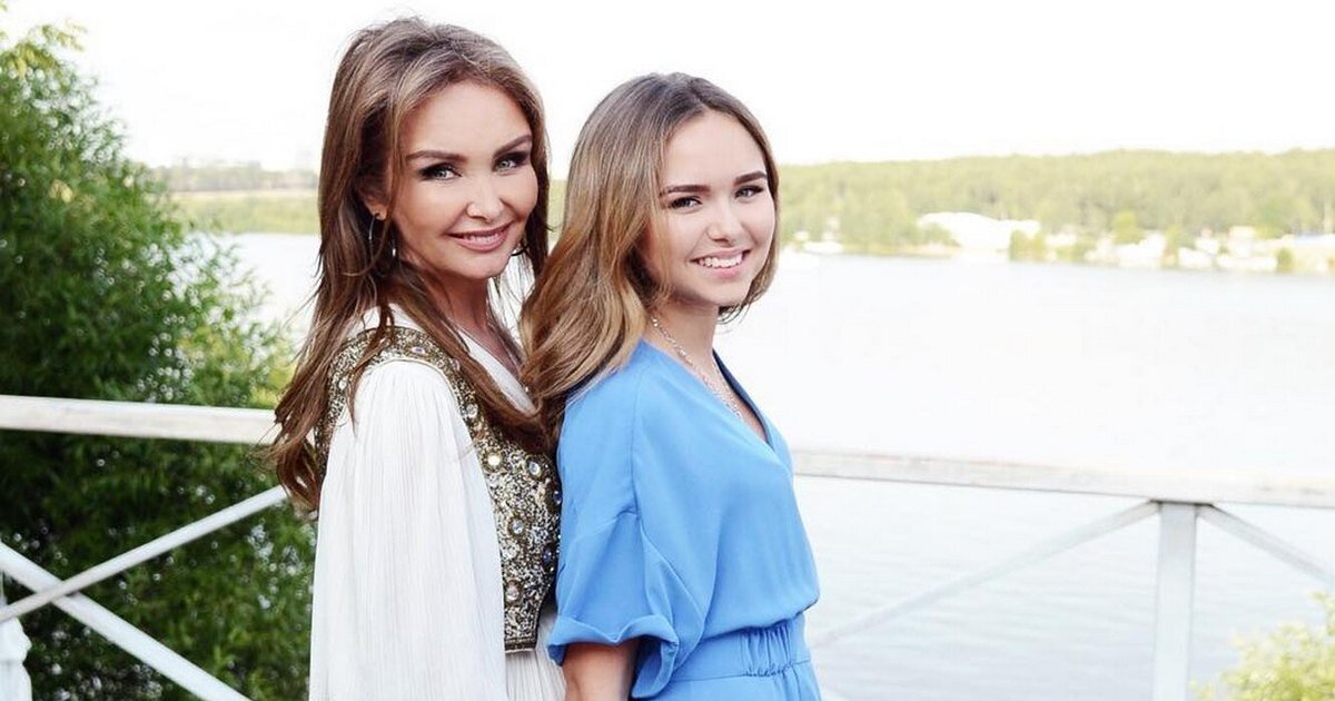 Стефания Маликова с мамой, соцсети