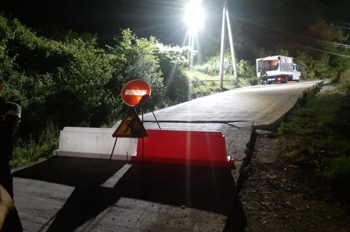    В Сочи из-за обвала грунта перекрыли дорогу в Сергей Поле