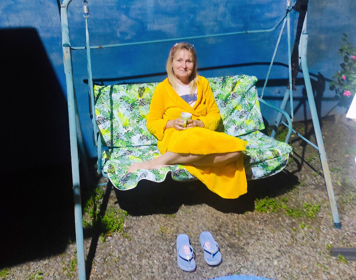 Ночь, улица, фонарь, качели