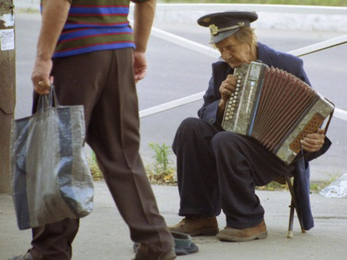 Пенсия хорошая, но почему-то такая маленькая, что приходится играть на гармошке.        https://e-news.su/uploads/posts/