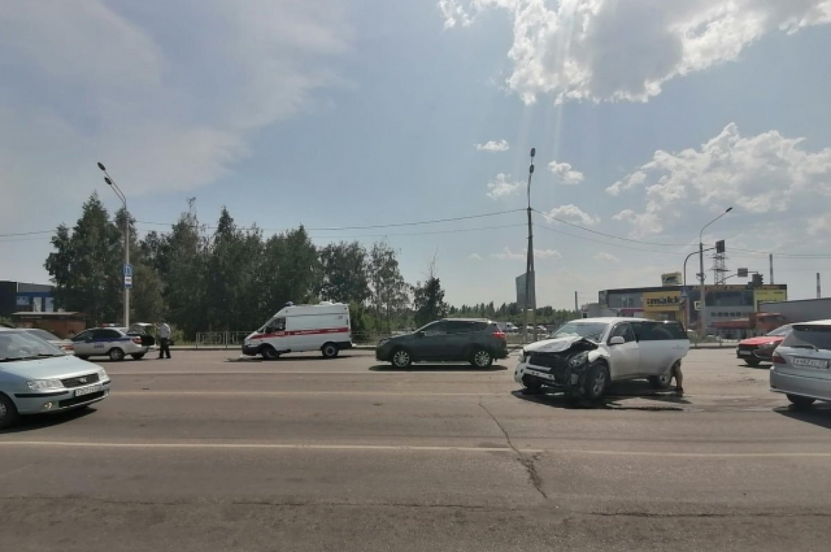    В ДТП со «скорой» в Барнауле пострадал пожилой пациент на носилках