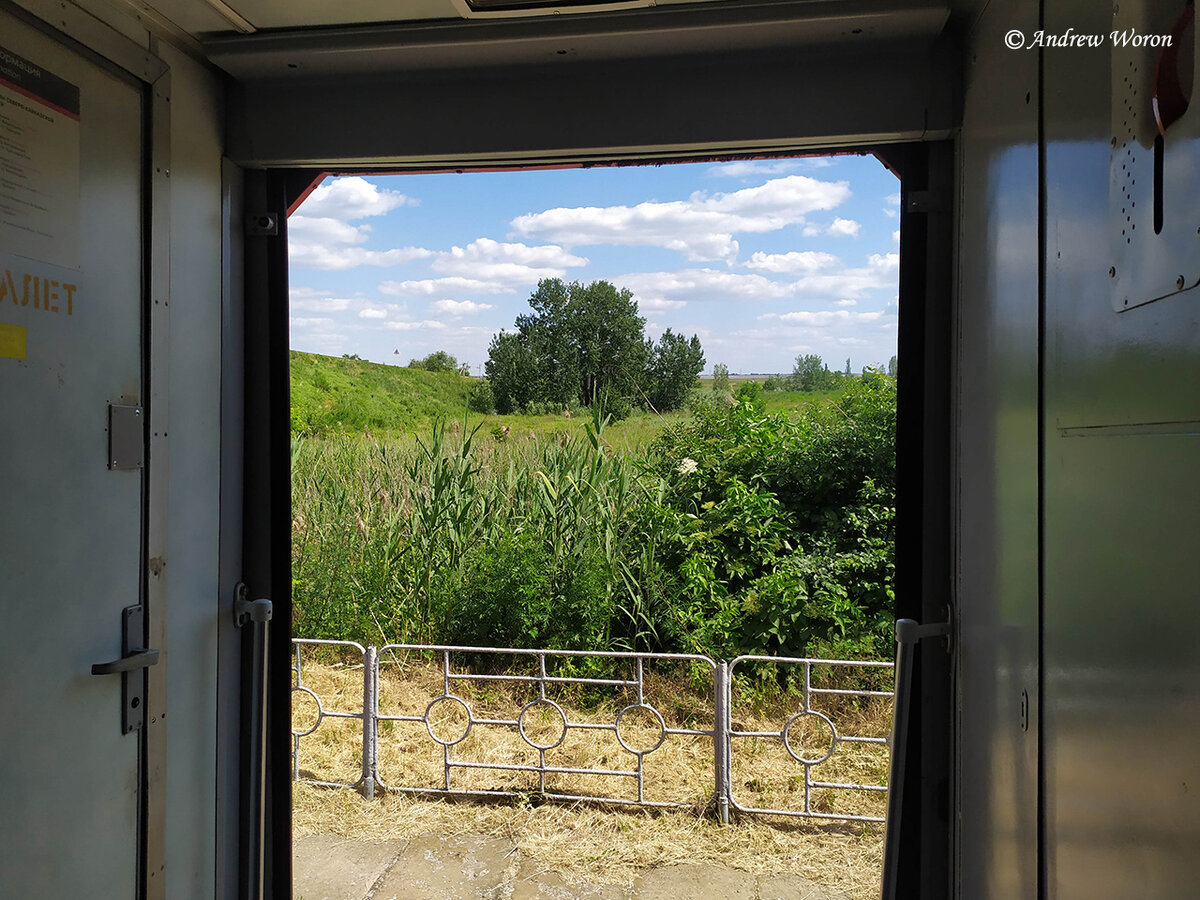 Вид из тамбура электрички
