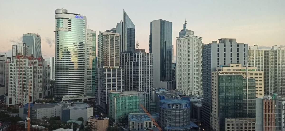 Тот самый вид из наших аппартаментов в Маниле