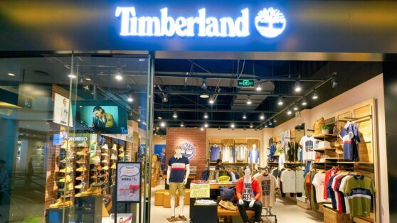    Владелец брендов Vans и Timberland закроет магазины в РФ и перейдет на оптовые поставки Ксения Пудовкина