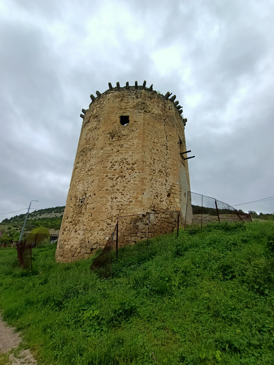 Заколдованная башня. Чоргуньская башня. Чоргуньская башня фото.