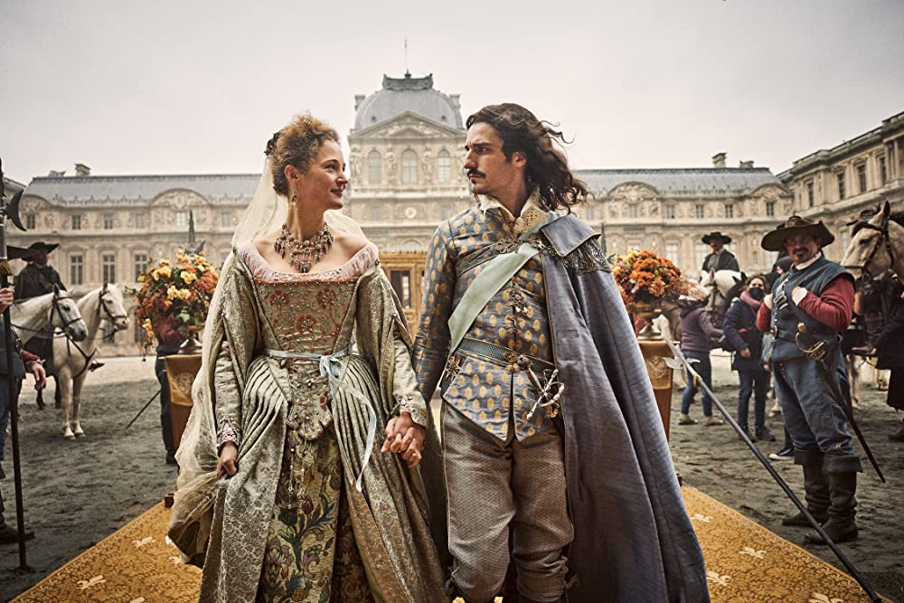 Кадр из фильма Les trois mousquetaires: D'Artagnan. Режиссер: Мартин Бурбулон. Оператор: Николя Больдюк. Производство: Canal+ [fr], Centre National de la Cinématographie (CNC), Chapter 2, Constantin Film, DeA Planeta S.L., M6, M6 Films, Orange Cinéma Séries, Pathe, Région Bretagne, uFund, uMedia Family, Zweites Deutsches Fernsehen (ZDF). Показ в России: Атмосфера кино