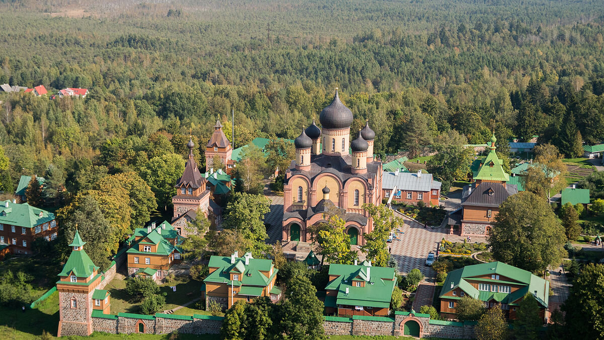 Пюхтицкий Успенский Ставропигиальный  православный монастырь.