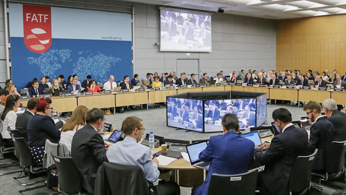    Организация по борьбе с отмыванием денег (FATF) собирается внести Россию в черный список
