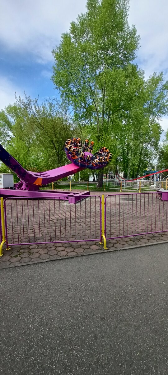 Аттракционы в парке гагарина